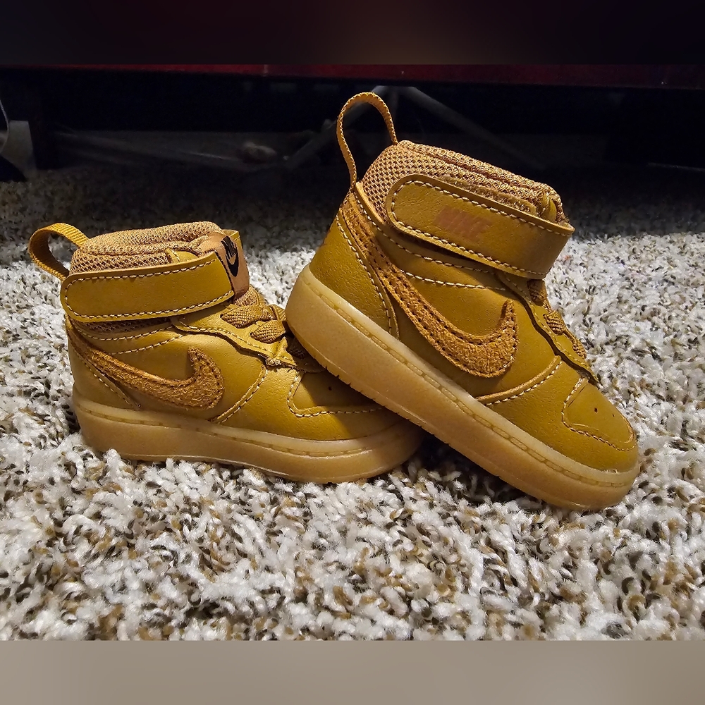 Nike Court Borough Mid 2